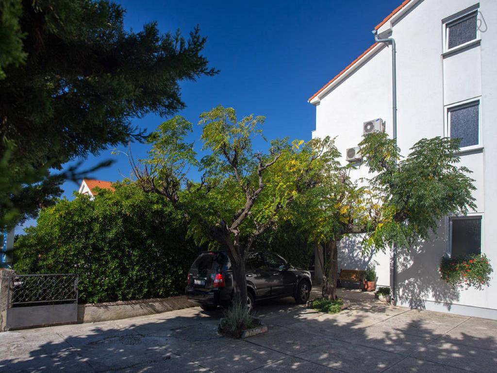 Guest House Mazuth Banjol Exterior photo